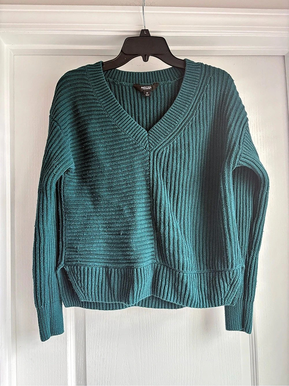 Simply Vera Wang V-Neck Textured Knit in Green Medium Like New